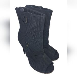 Juicy Couture Fabia Black Perforated Peep Toe Heel Booties Womens Size 9.5 EUC